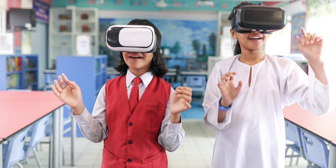 Elementary students using VR in classroom