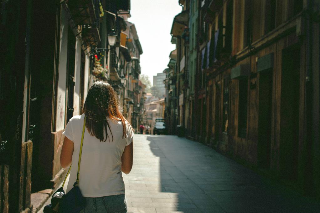 a woman walking through the steets of Oveido